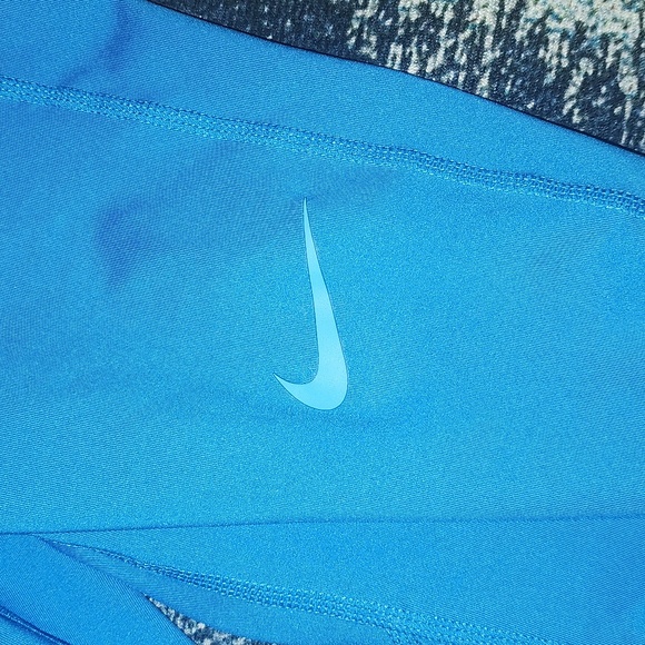 Nike Pro Dri-Fit Stay Cool Capri Leggings - Medium / M - Picture 3 of 6